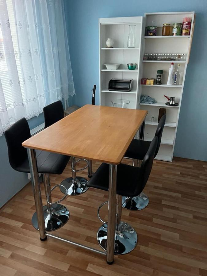 Ubytovani V Soukromi S Infrasaunou, Bezeckym Pasem A Cyklotrenazerem Lägenhet Jeseník Exteriör bild