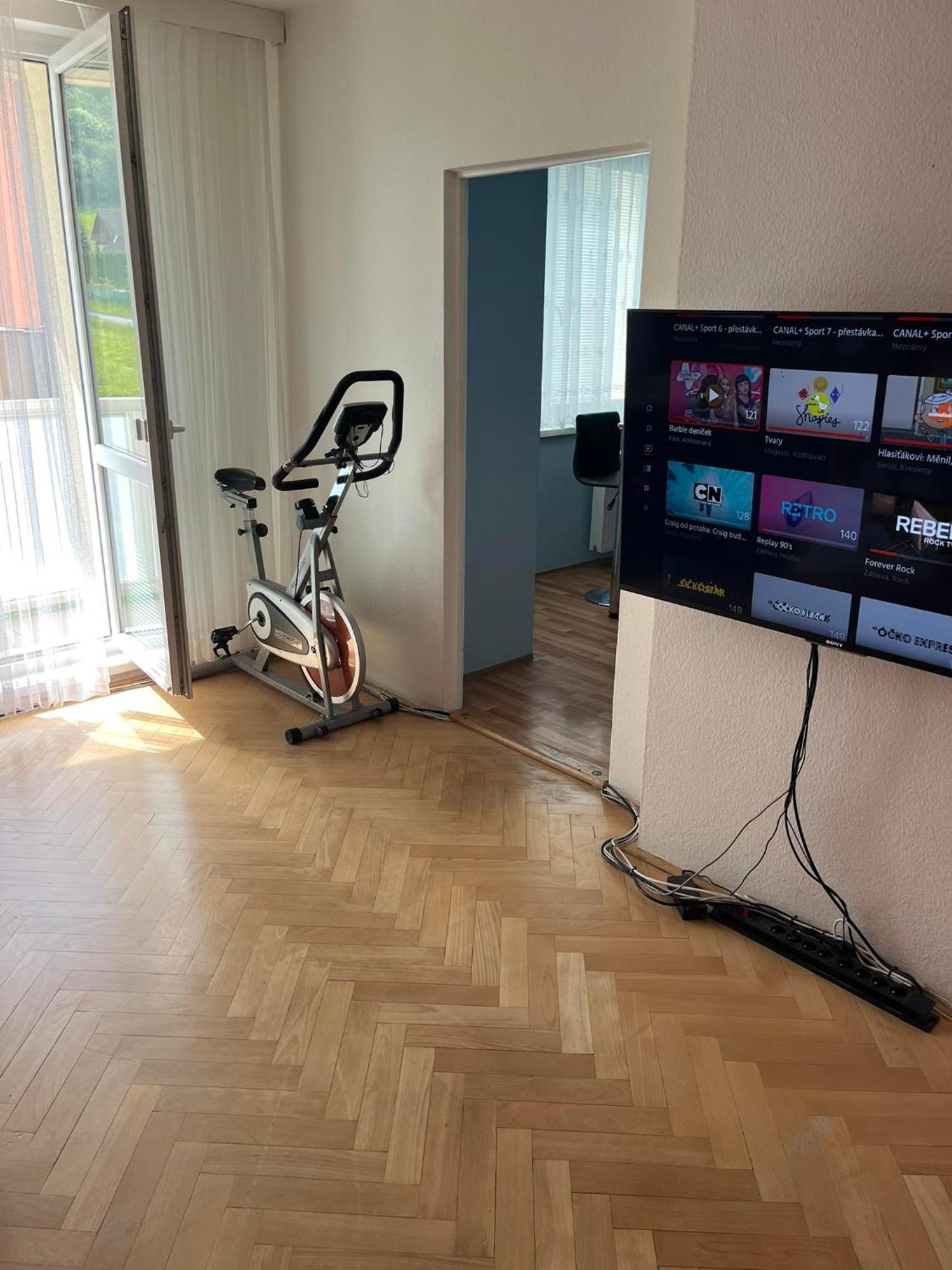 Ubytovani V Soukromi S Infrasaunou, Bezeckym Pasem A Cyklotrenazerem Lägenhet Jeseník Exteriör bild